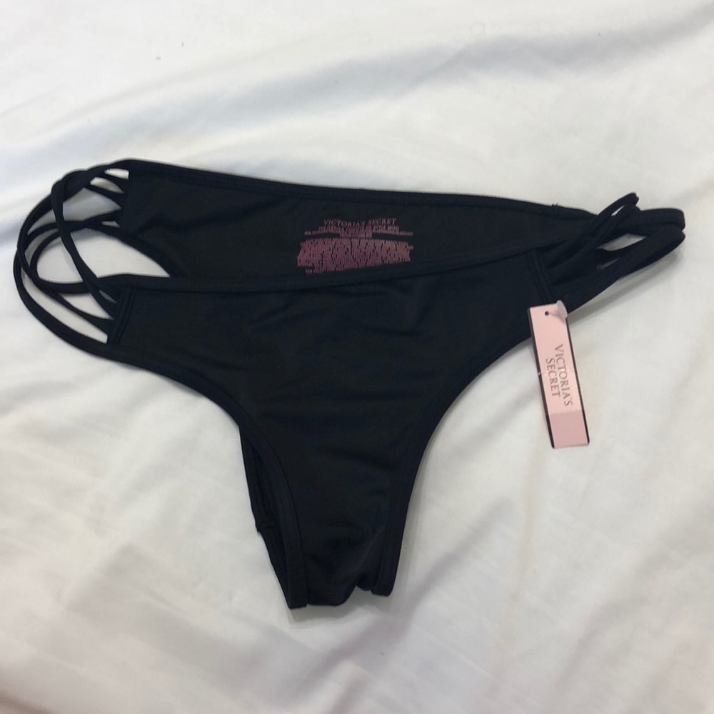 BNWT Black strappy Itsy bottoms